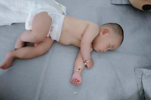 永城宝宝先长上牙还是下牙